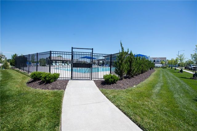 3712 SW Walsh Drive, Lee's Summit, MO 64082