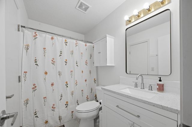 10939 W Dora Ct, Wichita, KS 67209