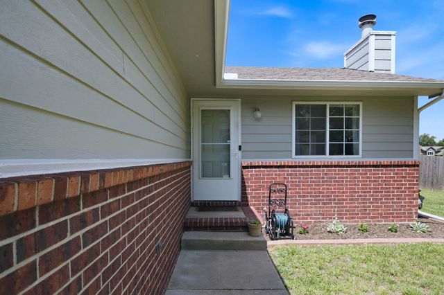 10939 W Dora Ct, Wichita, KS 67209
