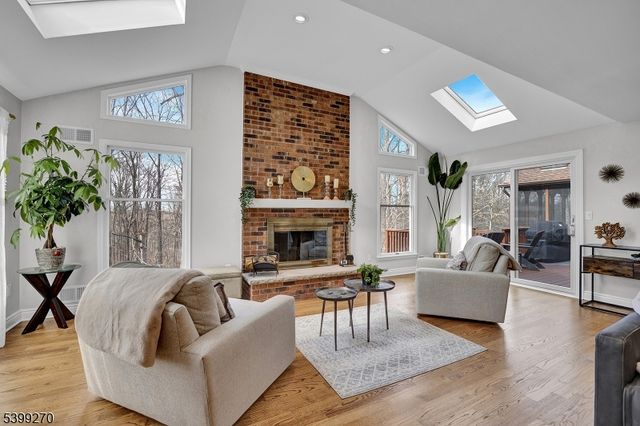 17 Knollwood Ter, Randolph Twp., NJ 07869