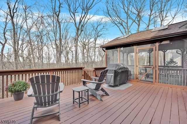 17 Knollwood Ter, Randolph Twp., NJ 07869