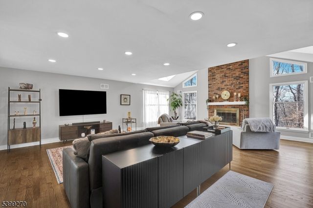 17 Knollwood Ter, Randolph Twp., NJ 07869