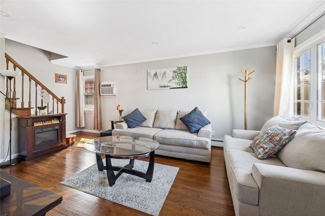 4 N 10th Street, New Hyde Park, NY 11040