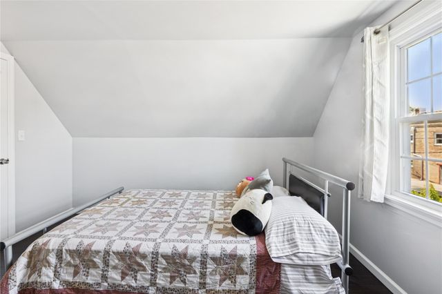 4 N 10th Street, New Hyde Park, NY 11040