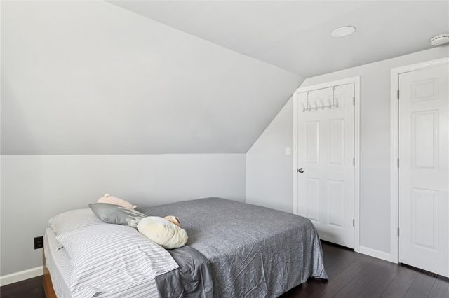 4 N 10th Street, New Hyde Park, NY 11040