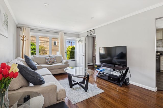 4 N 10th Street, New Hyde Park, NY 11040