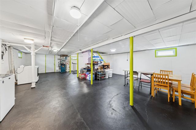 4 N 10th Street, New Hyde Park, NY 11040