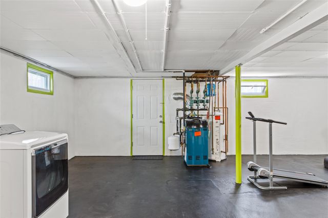 4 N 10th Street, New Hyde Park, NY 11040