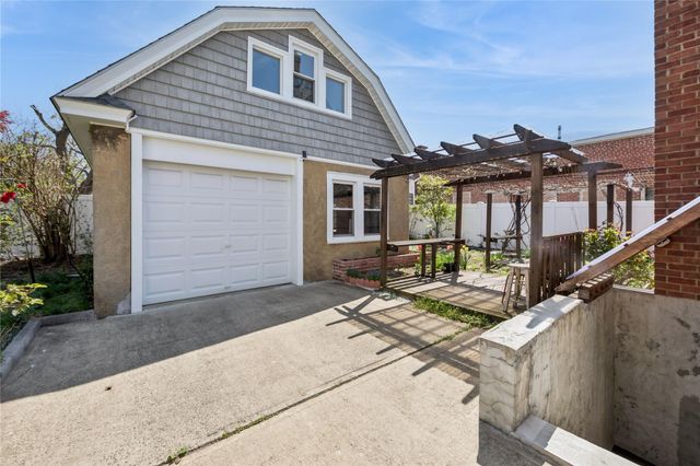 4 N 10th Street, New Hyde Park, NY 11040