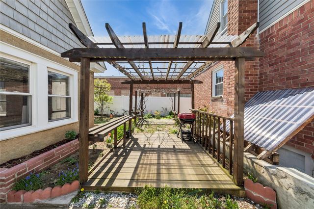 4 N 10th Street, New Hyde Park, NY 11040
