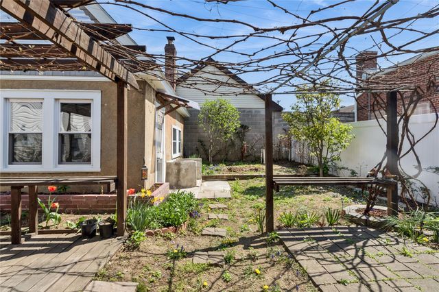 4 N 10th Street, New Hyde Park, NY 11040