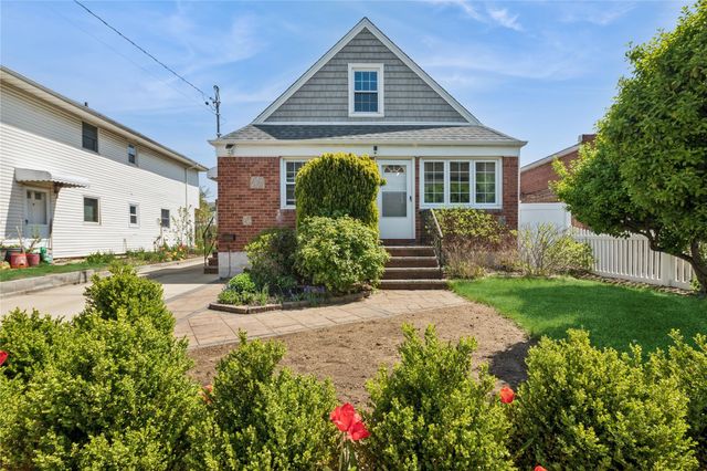 4 N 10th Street, New Hyde Park, NY 11040