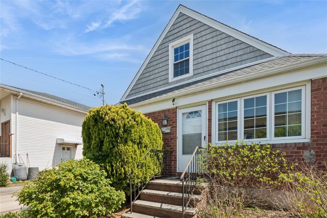 4 N 10th Street, New Hyde Park, NY 11040