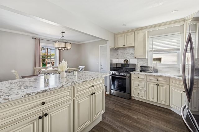 4 N 10th Street, New Hyde Park, NY 11040