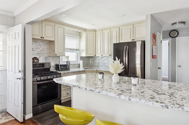 4 N 10th Street, New Hyde Park, NY 11040