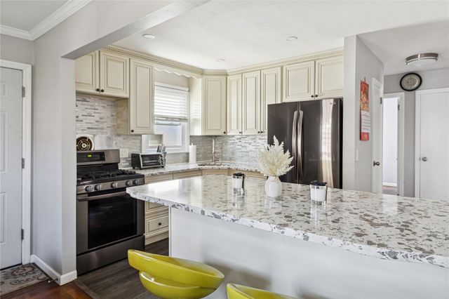 4 N 10th Street, New Hyde Park, NY 11040