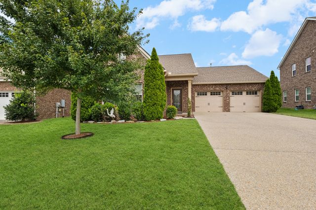 1353 Whispering Oaks Dr, Lebanon, TN 37090