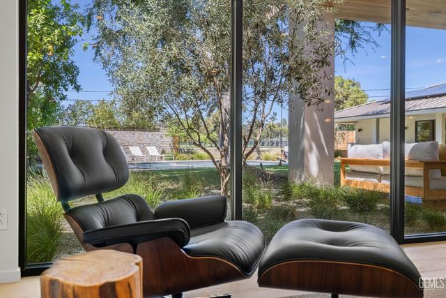 1217 Tam O Shanter Drive, Bakersfield, CA 93309