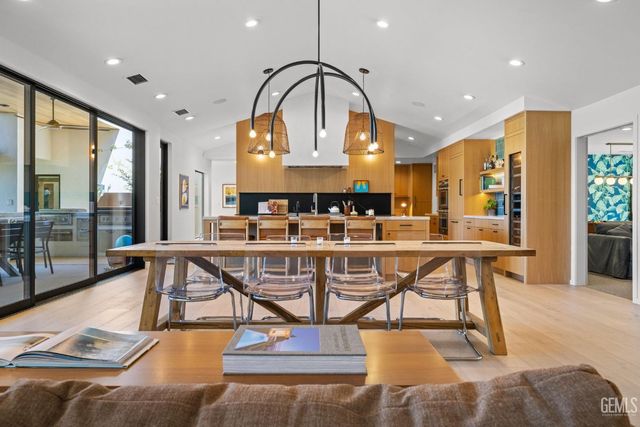 1217 Tam O Shanter Drive, Bakersfield, CA 93309