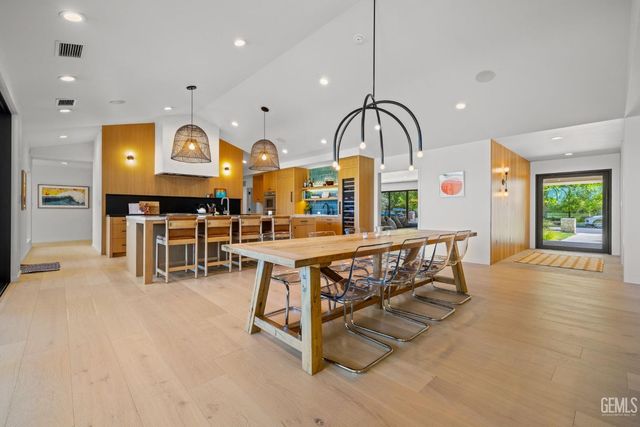 1217 Tam O Shanter Drive, Bakersfield, CA 93309