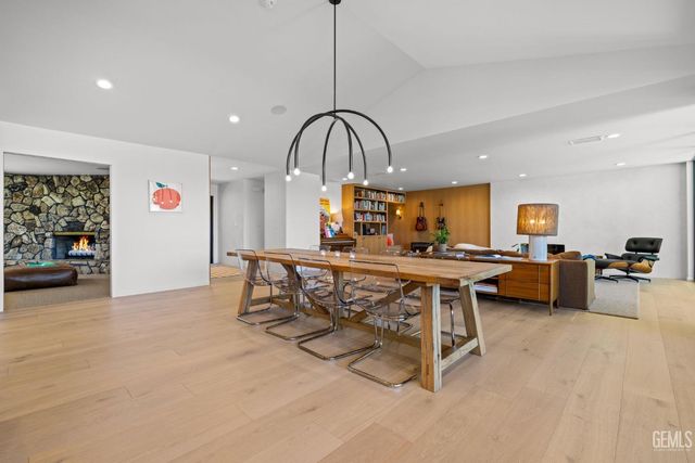 1217 Tam O Shanter Drive, Bakersfield, CA 93309