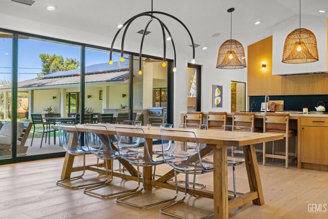 1217 Tam O Shanter Drive, Bakersfield, CA 93309