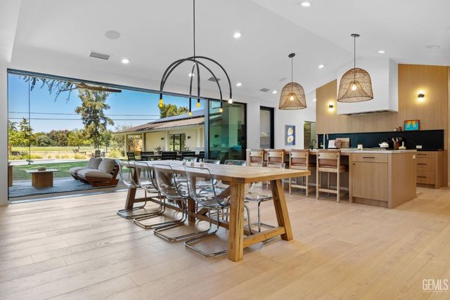 1217 Tam O Shanter Drive, Bakersfield, CA 93309