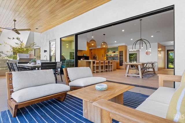 1217 Tam O Shanter Drive, Bakersfield, CA 93309