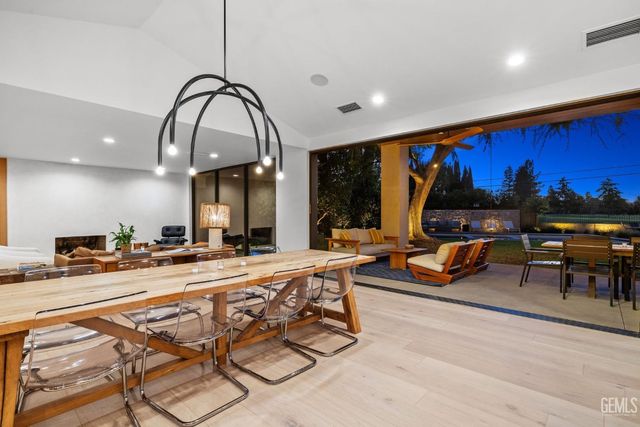 1217 Tam O Shanter Drive, Bakersfield, CA 93309