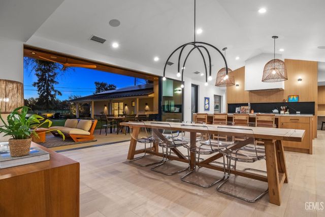 1217 Tam O Shanter Drive, Bakersfield, CA 93309