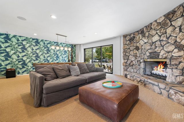 1217 Tam O Shanter Drive, Bakersfield, CA 93309