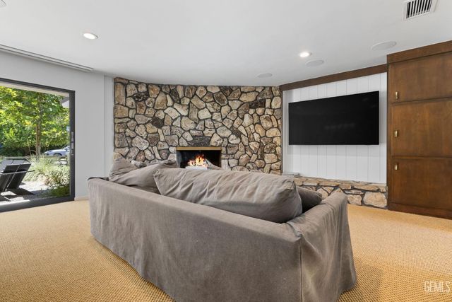 1217 Tam O Shanter Drive, Bakersfield, CA 93309