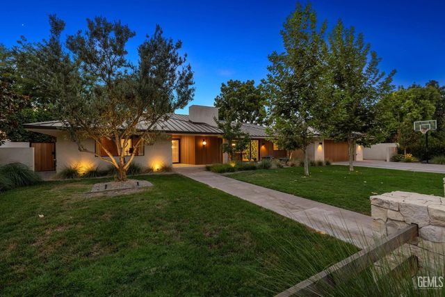 1217 Tam O Shanter Drive, Bakersfield, CA 93309