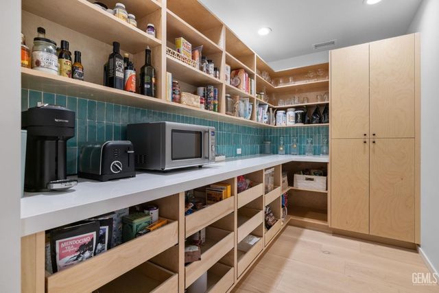 1217 Tam O Shanter Drive, Bakersfield, CA 93309