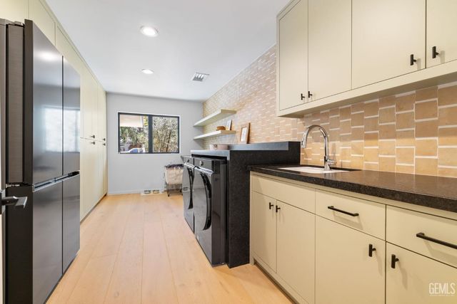 1217 Tam O Shanter Drive, Bakersfield, CA 93309