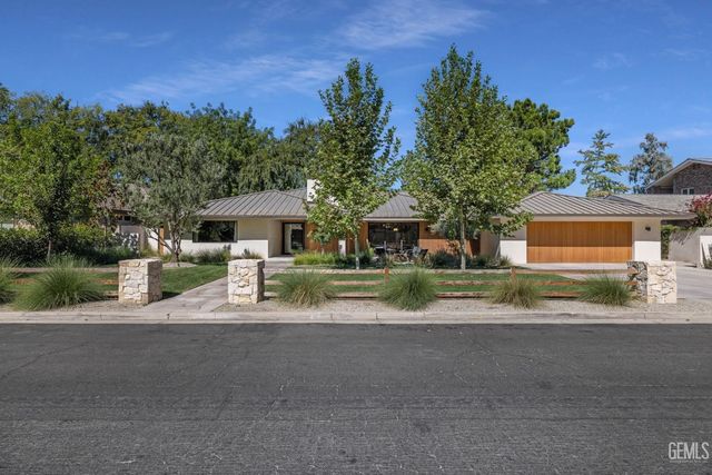 1217 Tam O Shanter Drive, Bakersfield, CA 93309