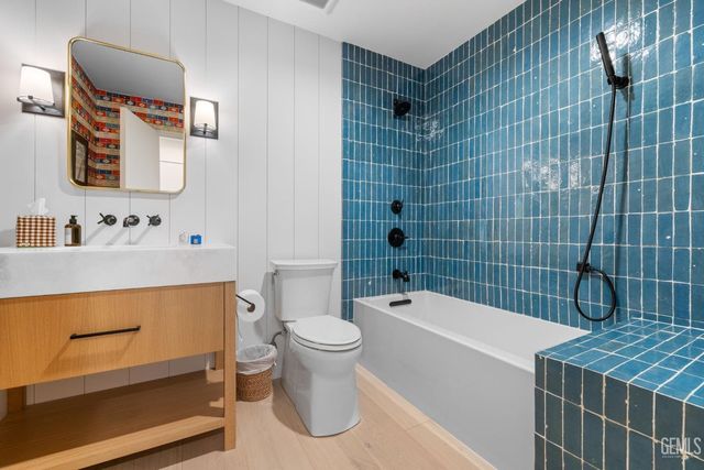 1217 Tam O Shanter Drive, Bakersfield, CA 93309