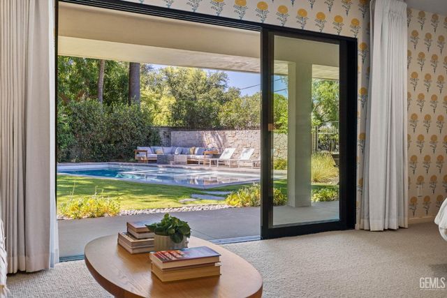 1217 Tam O Shanter Drive, Bakersfield, CA 93309