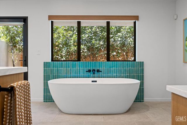 1217 Tam O Shanter Drive, Bakersfield, CA 93309