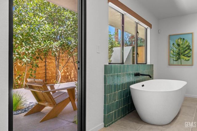 1217 Tam O Shanter Drive, Bakersfield, CA 93309