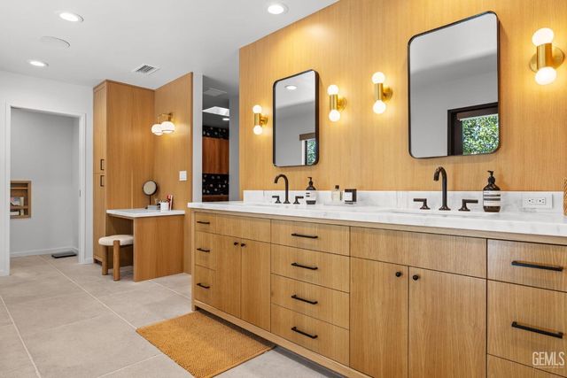 1217 Tam O Shanter Drive, Bakersfield, CA 93309