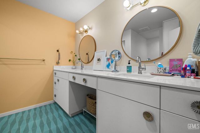 1217 Tam O Shanter Drive, Bakersfield, CA 93309