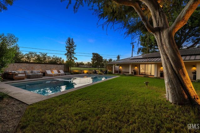 1217 Tam O Shanter Drive, Bakersfield, CA 93309