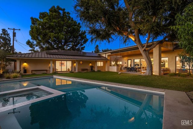 1217 Tam O Shanter Drive, Bakersfield, CA 93309