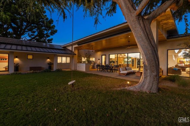 1217 Tam O Shanter Drive, Bakersfield, CA 93309