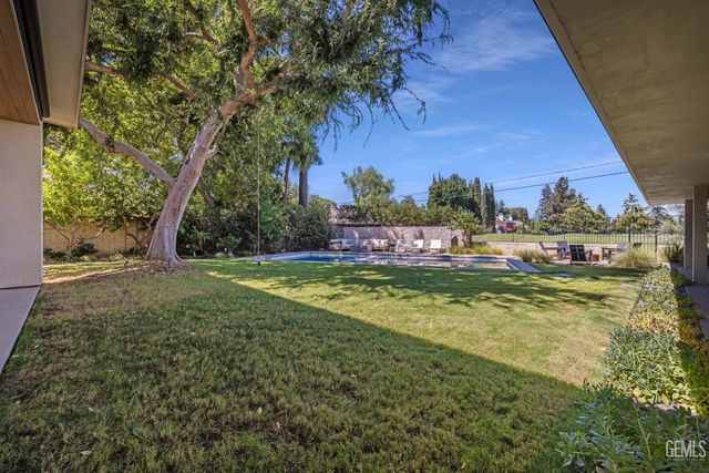 1217 Tam O Shanter Drive, Bakersfield, CA 93309