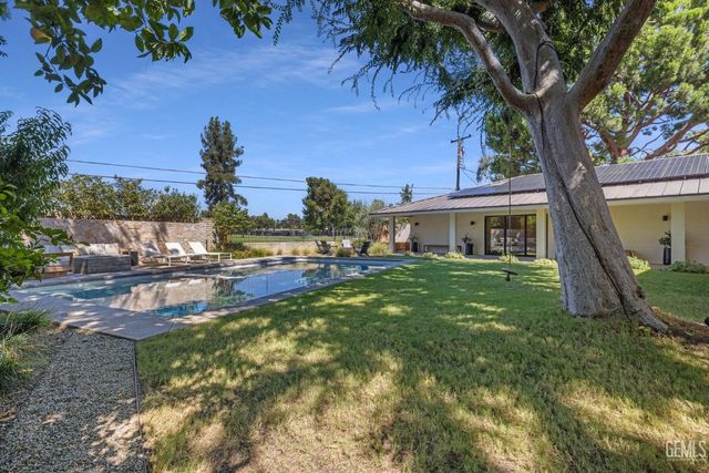 1217 Tam O Shanter Drive, Bakersfield, CA 93309