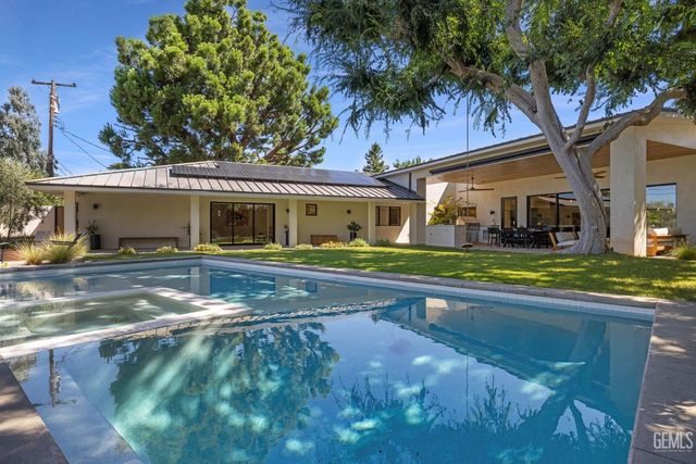 1217 Tam O Shanter Drive, Bakersfield, CA 93309