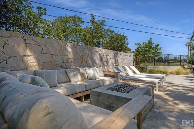 1217 Tam O Shanter Drive, Bakersfield, CA 93309