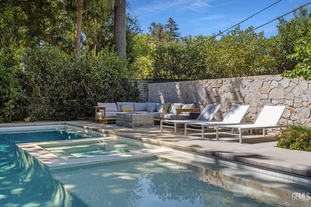 1217 Tam O Shanter Drive, Bakersfield, CA 93309